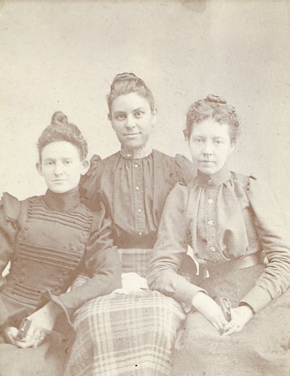 Anna B. Korn, right, as a young woman. Courtesy Oklahoma Hall of Fame Archives.